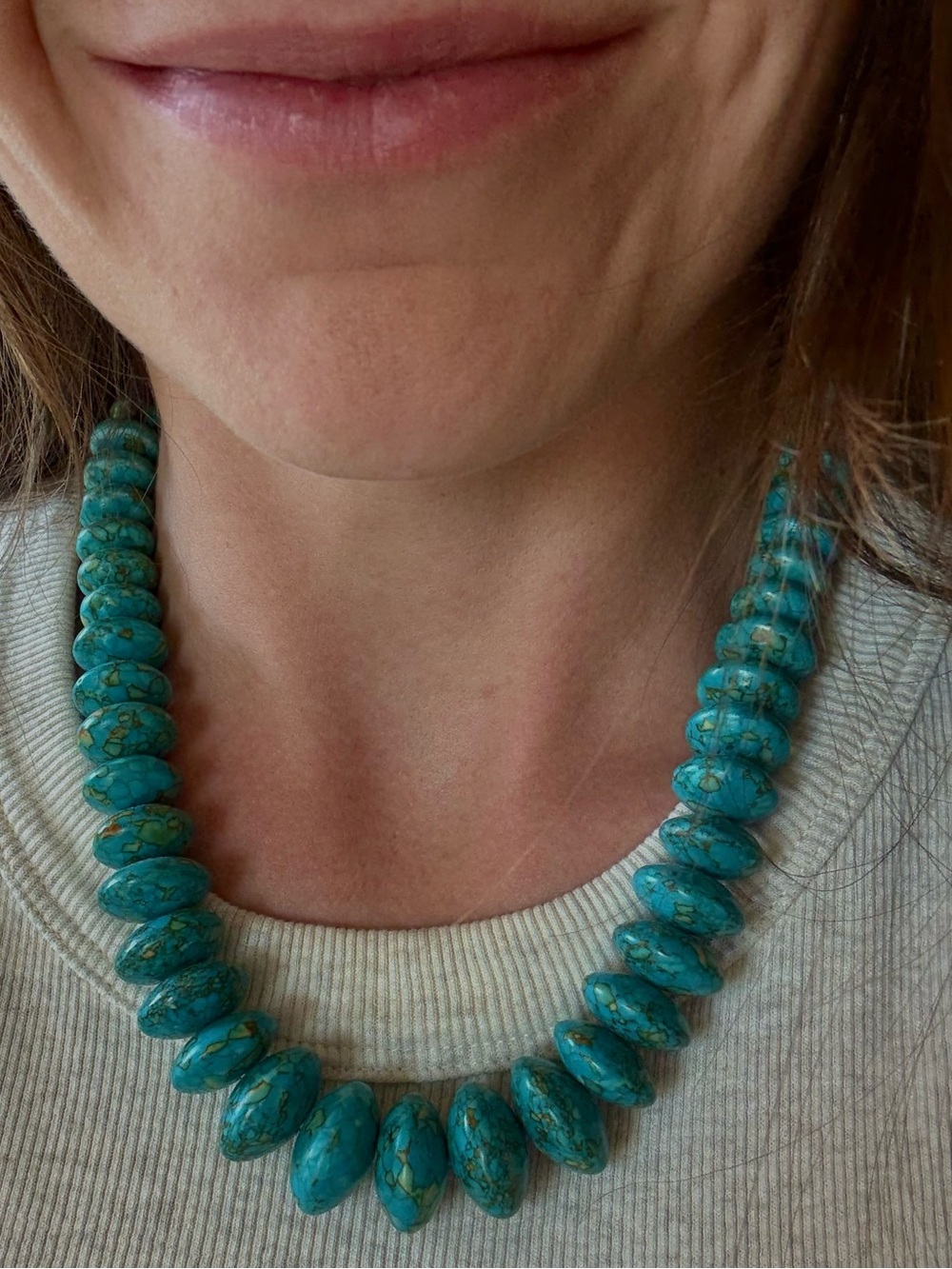 VINTAGE Turquoise Blue Graduated Beaded Necklace Retro 70s Mosaic Necklace - Picture 4 of 4